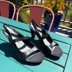 Tsubo black open toe heel sandals
